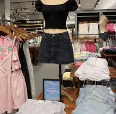 hollister元値$40 blackトップス　Sサイズのサムネイル