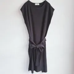 イネド　ノースリーブワンピース　ウエストリボン　ブラック　綺麗め　上品　シンプルのサムネイル