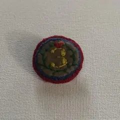 [ハンドメイド] 数字の3の刺繍ブローチ ナンバーブローチ