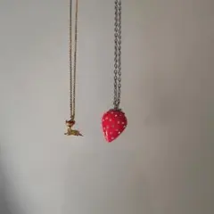 ストロベリーとバンビのネックレスセット　レトロ