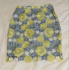 花柄刺繍タイトスカートのサムネイル