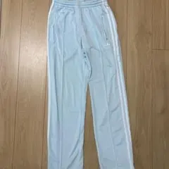 adidas oirginalsトラックパンツ