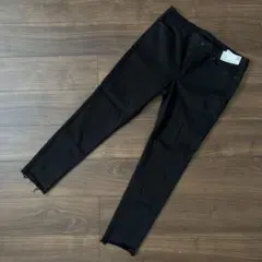 新品　タグ付き　UNIQLO ウルトラストレッチ ジーンズ　32 ブラック