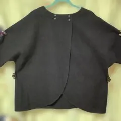 ツムグ　黒いボタン付きカーディガン　 TB16409