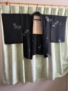 【美品】黒葉刺繍羽織　素材正絹　五三桐 家紋入　ビンテージ