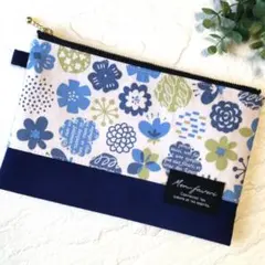 4857✿20cmフラットポーチ✿カードポケット付き✿北欧花いっぱい　ネイビー