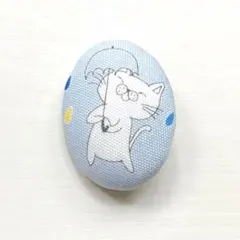 くるみボタン　ブローチ　ヘアゴム　猫　傘　雨　るんるん　No.1041