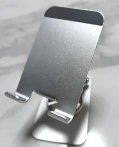 アルミ製シルバースマホスタンド