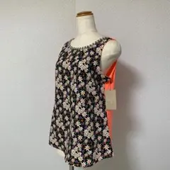 新品　coca タンクトップ ノースリーブ カットソー 花柄 オレンジのサムネイル