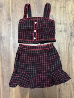 黒と赤のチェック柄スカートセットアップ