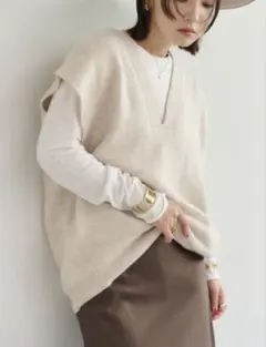 【新品】BONJOUR SAGAN ディープVネックニットベスト／アイボリー