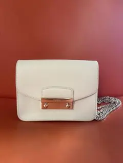 フルラ　メトロポリス　ショルダーバッグ　ホワイト