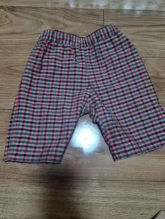 ファミリア　赤チェックリバーシブルハーフパンツ90cm
