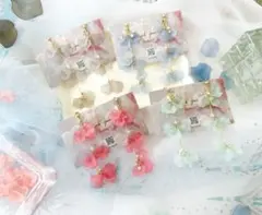 期間限定価格★花びら３連イヤリング　グレー