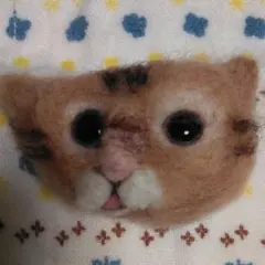 羊毛フェルトねこのブローチ