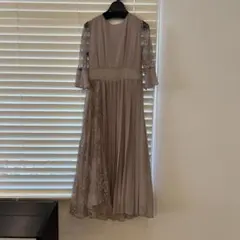 着用回数1回　ベージュドレス レーススリーブ