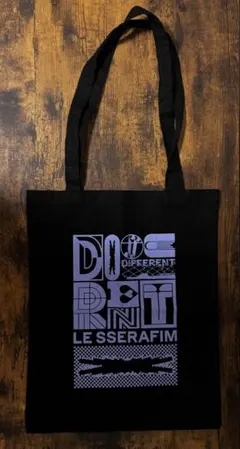 【完売品】LESSERAFIM DIFFERENT POPUP トートバッグ