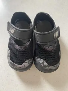 New Balance キッズサンダル 13サイズ ブラック迷彩