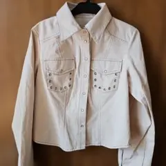 スタッズ付きシャツ