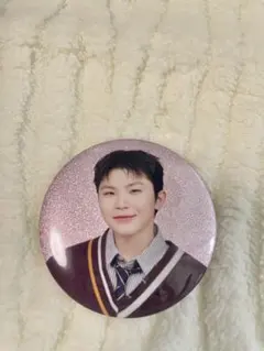 HOLIDAY ウジ　缶バッチ