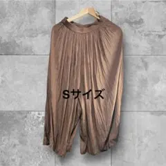 Sサイズユニクロのワッシャーサテンスカートパンツ　ブラウン