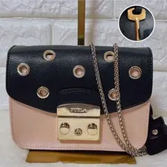 人気品【FURLA】フルラ パンタング加工メトロポリス カスタマイズバッグ 鍵