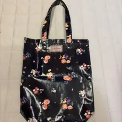 キャスキッドソンCath Kidston ラージ ブックバッグ　花柄×ネイビー