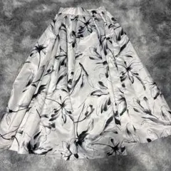 【新品未使用】モノトーン 花柄 フレアスカート　タグ付き　マイストラーダのサムネイル