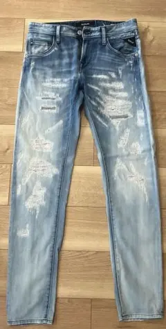 ダメージ加工デニムパンツ