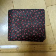 二つ折り財布 黒×赤 花柄　印傳のサムネイル