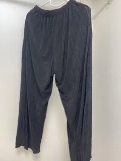 ダークグレー ワイドパンツ プリーツ加工