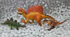 恐竜フィギュア ３体 スピノサウルス ティラノサウルス ステゴサウルス