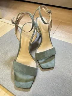 CHARLES & KEITH アンクルストラップサンダルのサムネイル