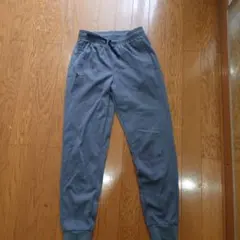 Under Armour グレー スウェットパンツ
