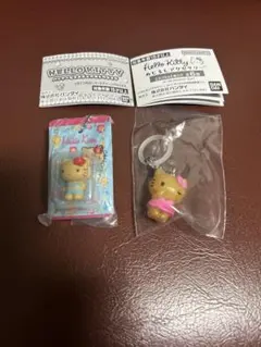 ハローキティ（日焼けバージョン）ミニチュアパッケージ＆めじるしアクセ　２個セット