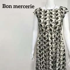 ボンメルスリー ノースリーブフレアワンピース フラワー刺繍 ウエストギャザー