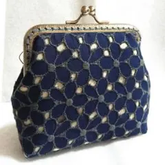 ハンドメイド　がま口ポーチ　小物入れ　刺繍花柄