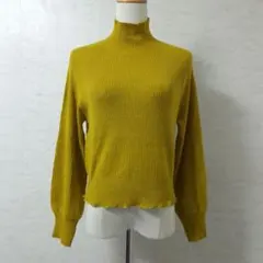 カスタネ ハイネック ボリュームスリーブ リブ ニット マスタード