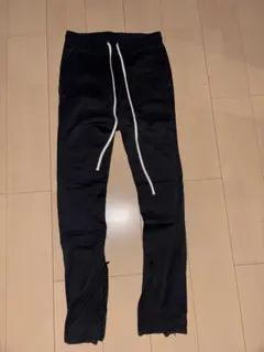 ESSENTIALSフレアパンツ