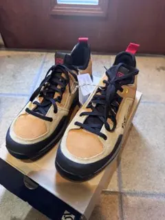 Item thumbnail for item d0c89f2e-df3d-4698-816e-ae46d77a859a