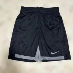 Nike DRI-FIT ブラックハーフパンツ S キッズ 140
