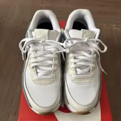Nike Air Max 90 LV8 ホワイト/グレー/ブラック（値下げ中）