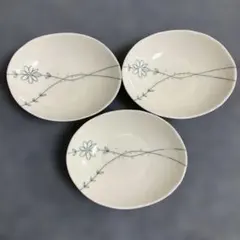 花、草　模様　楕円形の小皿　和心