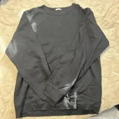 黒の長袖トレーナー