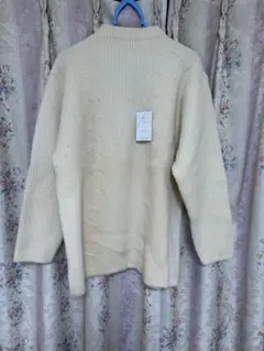 リブ編みケーブル模様クリーム色セーター Mサイズ