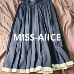 ネイビー プリーツスカートキュロット　パンツ　学生服 ひざ丈 アイボリーの裾付き