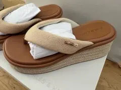 CHARLES & KEITH ベージュ ウェッジサンダル　ブラウン　厚底のサムネイル