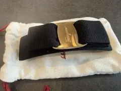 フェラガモ　バレッタ(黒×ゴールド金具)のサムネイル