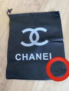 シャネル　巾着袋　右下に破れ有り