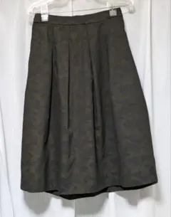 UNIQLO　フレアスカート　タック　迷彩　カモフラージュ　カーキ　グリーン